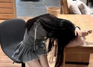 51吃瓜苹果版网址：吃瓜的艺术，点击就是一幅胶卷！
